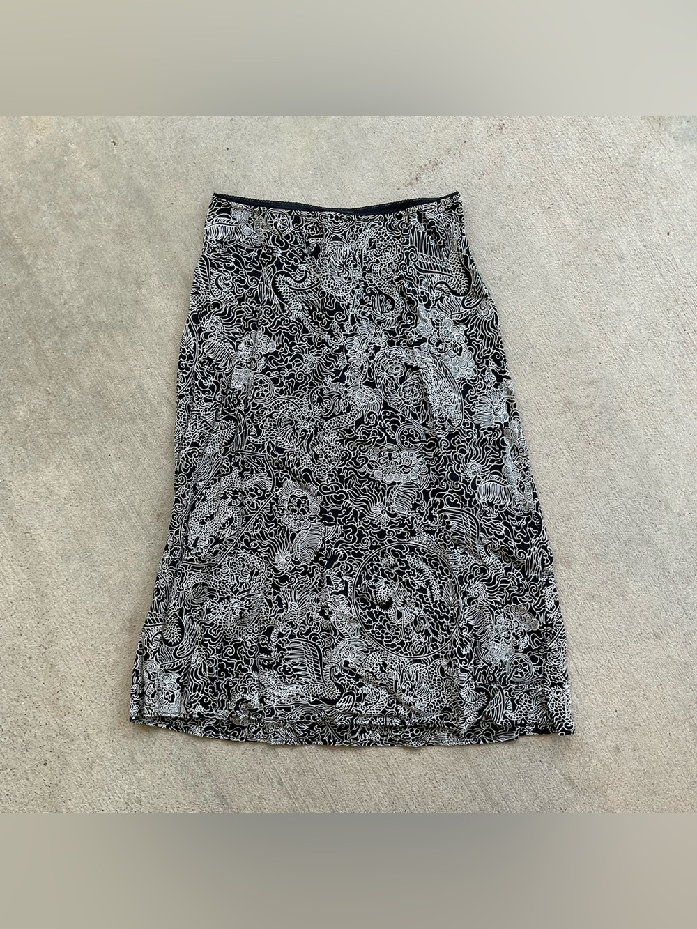 Vintage Jacob Black & white dragon print midi skirt with elastic waistband.